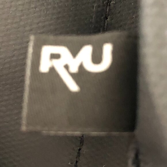 RYU Respect Your Universe Athletic Carry System 13L Shoe Bag Black Unisex NWOT - Picture 8 of 10